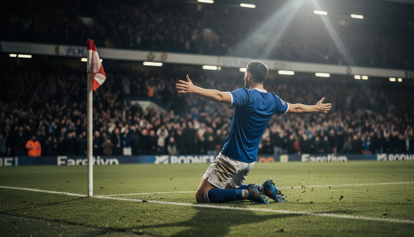 Voetbalspeler viert een doelpunt bij de cornervlag in een vol stadion